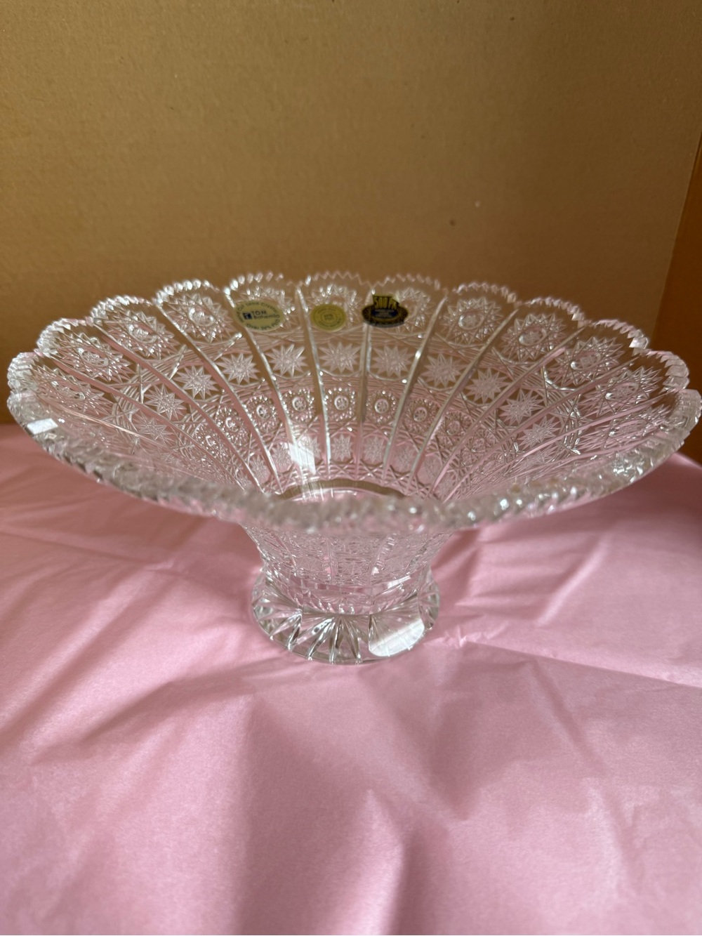 NWT VTG Bohemia Crystal Queen Lace Pedestal Bowl Scalloped Footed Centrepiece